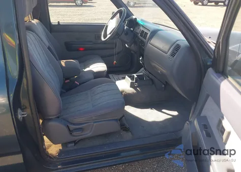 1998 Toyota Tacoma из США, поврежденный, VIN 4TAVL52N1WZ074840